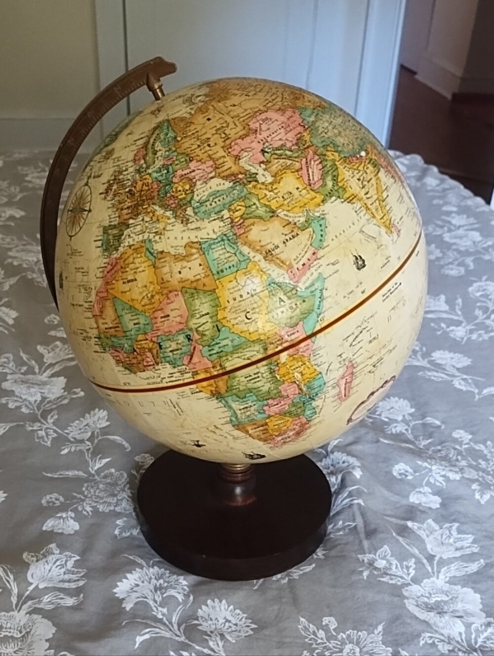 Vintage-Style Cream Globe with Brown Base - Decorative World Map Accent